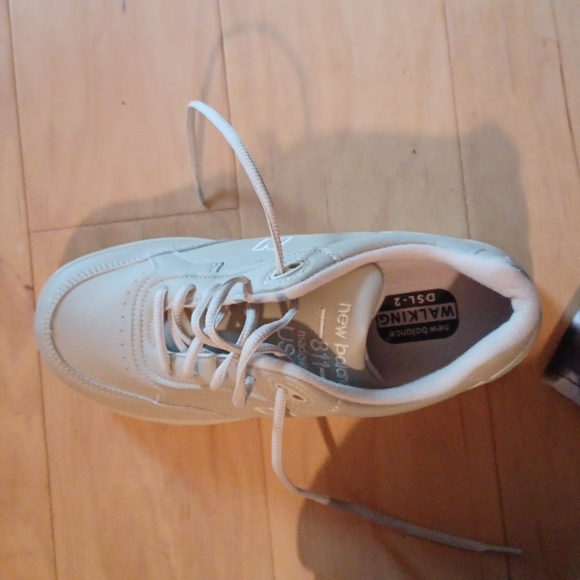 new balance 811 womens walking shoes